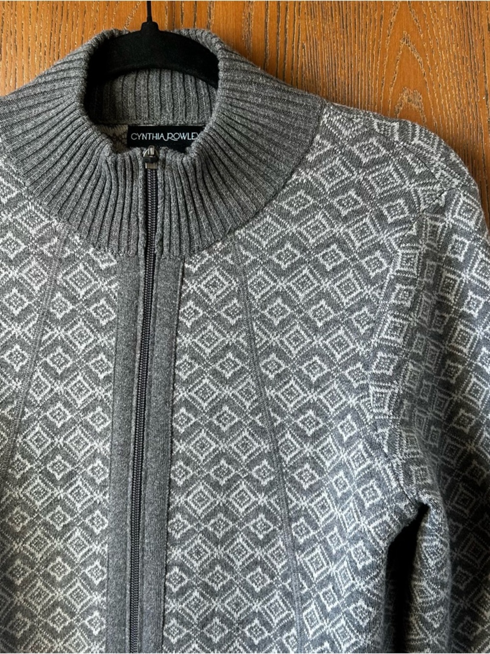 Cynthia Rowley Grey & White Patterned Knit Cardigan Full Zipper Thumb Hole Cuffs